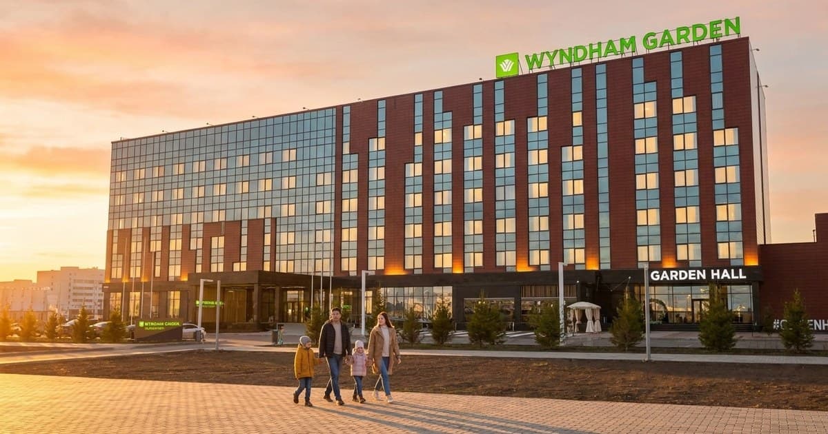 Вечер у Wyndham Garden Astana