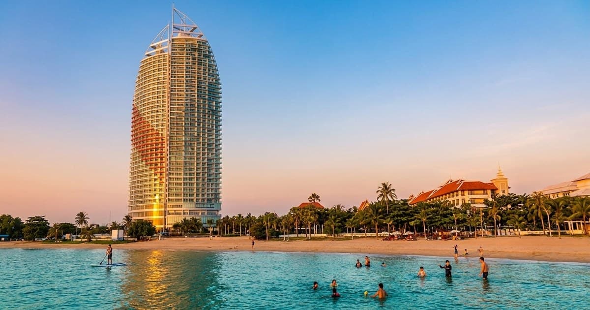 Вечер у моря перед Mövenpick Siam Na Jomtien