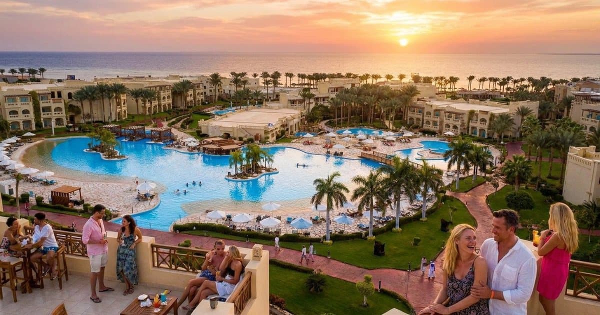 Закат над бассейном-лагуной Rixos Sharm El Sheikh